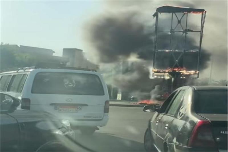 عاجل.. حريق ضخم يلتهم لوحة إعلانية على محور 26 يوليو بمدينة 6 أكتوبر