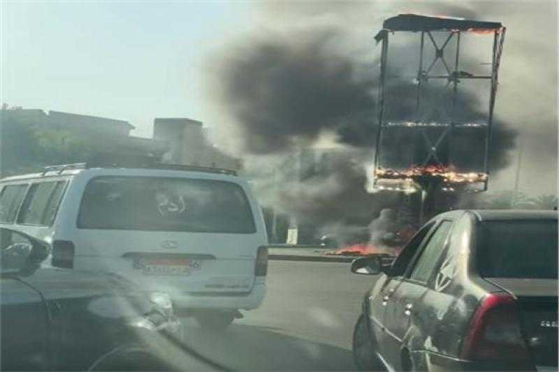 عاجل.. حريق ضخم يلتهم لوحة إعلانية على محور 26 يوليو بمدينة 6 أكتوبر