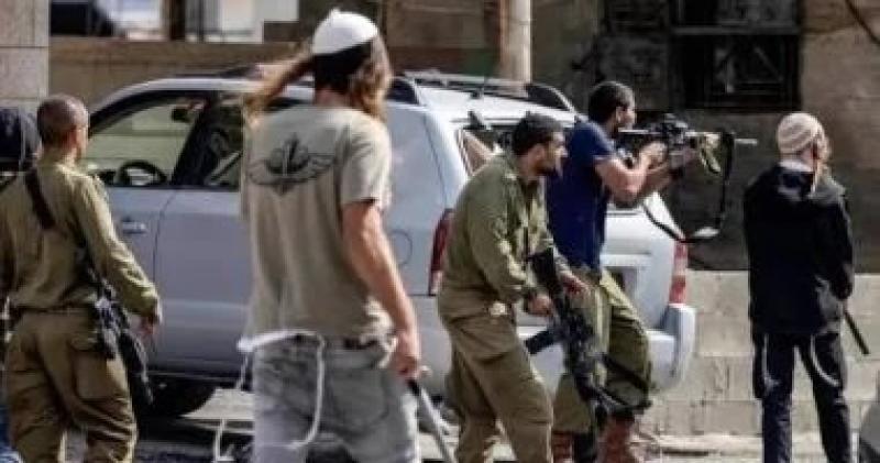 صحيفة: حكومة نتنياهو منحت المستوطنين الضوء الأخضر لفعل ما يحلو لهم