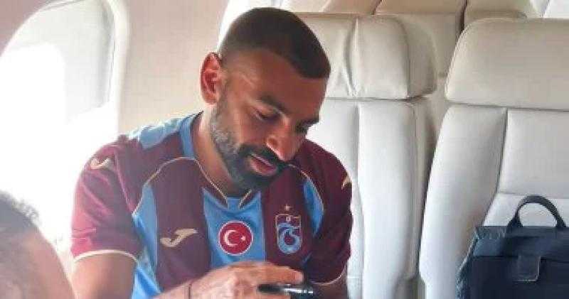 قمصان طرابزون سبور تغزو المحلات في مصر بعد صفقة محمد صلاح